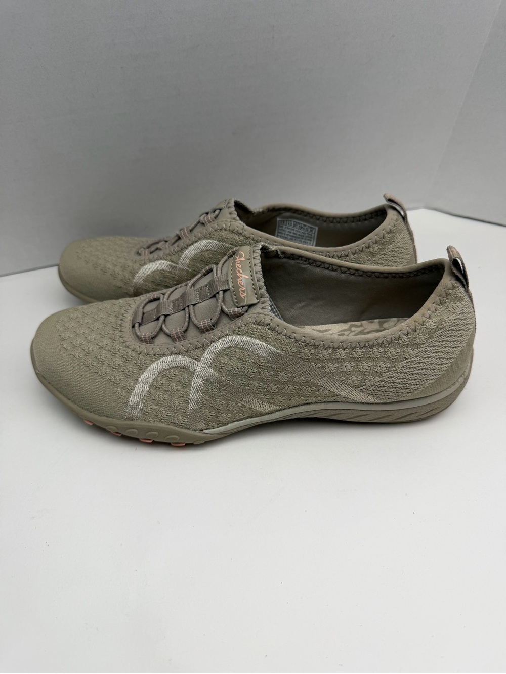Skechers Women's Breathe Easy Relaxed Fit Memory Foam Shoes Size 7.5 Taupe
